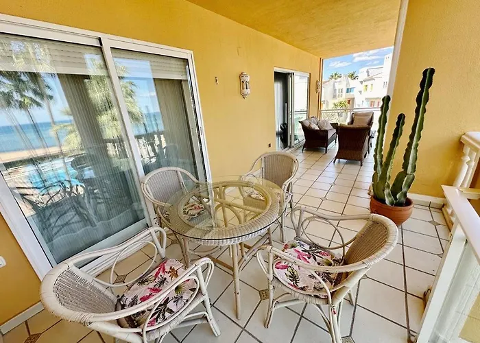 Coral 63 By Homeprive Apartman *